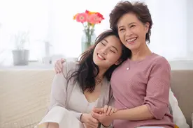 我和继女的故事，一个女人经历了风风雨雨，活得让亲妈们都羡慕图片