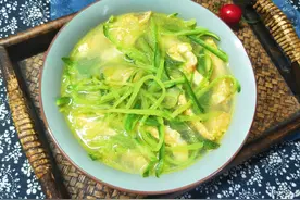 炖萝卜汤时，多加1样食材，汤汁更浓味道香，冬天适合喝图片