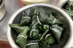 吃不完的粽子，直接放冰箱就错了，教你一招，放半年都新鲜图片