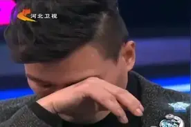 黄豆豆回忆往事历历在目，现场失声痛哭，主持人和观众也潸然泪下图片