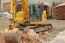 农村小挖掘机有很多，他们是怎么赚钱的，利润怎么样图片