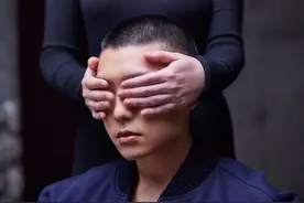 RnB复古新灵魂 环球音乐新人LEE最新温柔硬派单曲〈荒岛〉MV上线图片