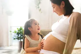 备孕多年怀不上，为啥领养一个后，就能轻易怀孕了？背后确有根据图片
