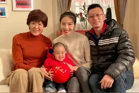 郎平魏秋月合体，袁灵犀携子同框，幸福感十足图片