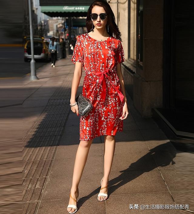 桑蚕丝连衣裙，将女人的美彻底展现，摄影出优雅与高贵的气质