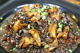 干菜焖肥肠  两者相结合有种独特的味道图片