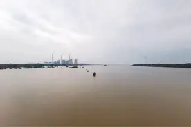 7月22日王家坝泄洪后淮上淮河大桥附近与3月份时的对比（荀守奎）图片