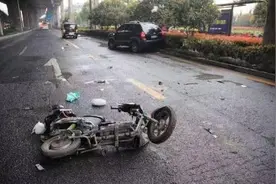 行人手握无上权力！机动车道上的人和车，谁才是真正的弱势群体？图片
