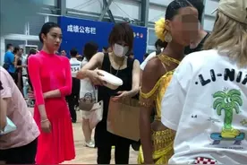 45岁马伊琍好瘦！陪12岁大女儿比赛超贴心，网友：这次文章没来？图片