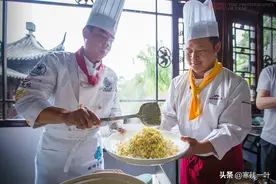 看过扬州名厨制作的正宗扬州炒饭，感觉我以前吃的都是假的图片
