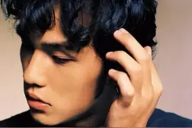 羞涩男孩华晨宇，自爆幼年患孤独症，如今获得千万人的喜爱和肯定图片