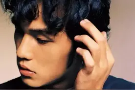 羞涩男孩华晨宇，自爆幼年患孤独症，如今获得千万人的喜爱和肯定图片