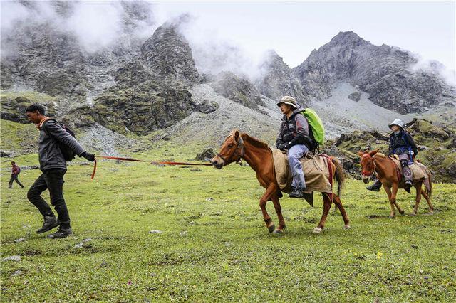 在“中国十大经典徒步路线之一”的洛克线上，我重新理解了生活