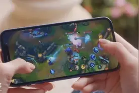 《英雄联盟手游》与端游不同：卡特琳娜大招能移动、李青可踢空气图片