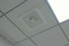 卫生间没窗怎么办？遇到暗卫不要慌，教你改善通风与采光图片