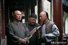 太多人忘了，这国民喜剧其实是讽刺神片图片