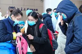 【你有多美】你的样子——投身疫情防控工作中北京大学国际医院的住院医师们图片
