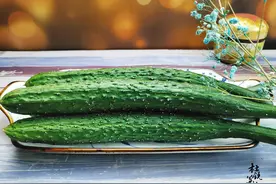 买黄瓜总挑顶花带刺，那就错了！冬季牢记“6不买”，一挑一个准图片