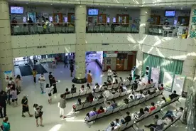 国庆假期第一天，武汉儿童医院接诊量增加三成，记者探访“无假日医院”图片