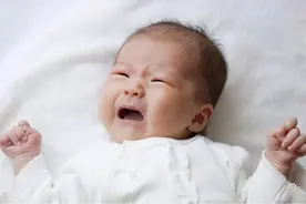 哄娃入睡太困难？可能是宝妈的方式不对，毛巾哄睡法了解一下图片