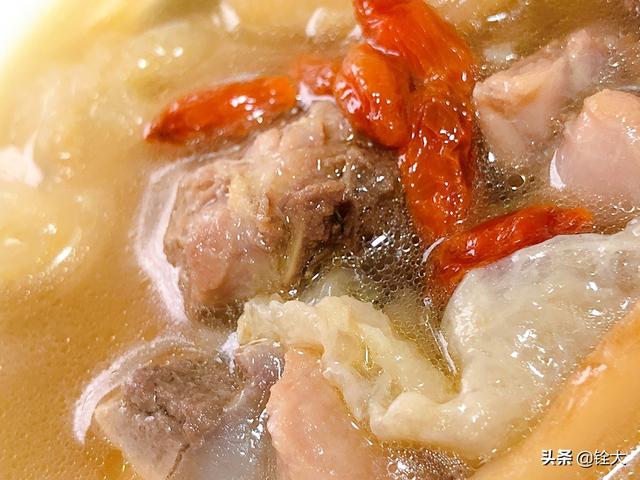 老母鸡炖花胶好处 2026年老母鸡炖花胶好处与功效