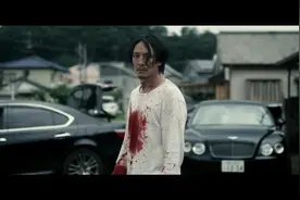 他只用了一把小刀，干掉了一群社会人图片