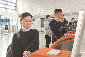 从“运车厢”到没座位 长株潭城铁人气越来越旺图片
