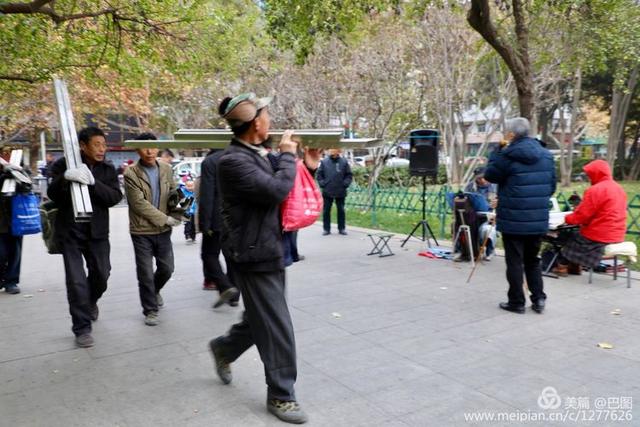 高手在民间，演出自娱自乐，洛阳周王城广场民间曲艺乐园