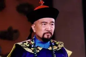 乾隆出一上联：坐北朝南吃西瓜，皮往东放，为何纪晓岚有答案不说图片