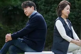 李莹河在家冷暴力，在外却忍不住示好银淑，这种反差细节装不出来图片