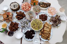 晒朋友圈11家年夜饭，一家比一家“豪横”，看得我想去蹭年夜饭图片