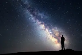 满天星光掩盖不了一个绝望事实：人类生活在宇宙中最贫瘠的地方图片