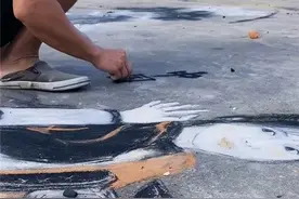 点击量5亿！湛江小伙用烧火棍画出奥运冠军赛场英姿图片