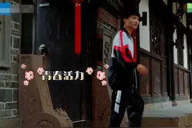 大家都穿小时候的鞋子，就鞠婧祎特殊，看到她穿的啥：偶像包袱重图片