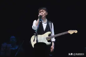 杨坤称他为偶像，幕后打拼8年凭一首歌走红，经历比李荣浩还惨​图片