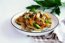 平菇这么炒才入味，在烹饪的时候千万不能少了这一步！图片