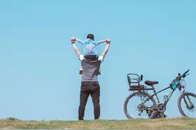 13岁儿子沉迷游戏，爸爸参加高考“反击”：好的父母对自己都狠心图片