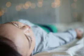 儿童睡眠时间表出炉：孩子几点睡，睡多久？一文说清图片