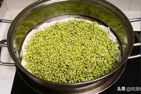 青麦仁锅里蒸一蒸，作用拿钱都买不到，80岁奶奶教土方法，真管用图片
