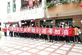 顺昌一中学生们自发组织的传统项目“喊楼”如期而至图片