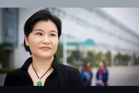低调的湖南女首富，背靠苹果和三星两大巨头，赚了680个亿财富图片