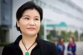 低调的湖南女首富，背靠苹果和三星两大巨头，赚了680个亿财富图片