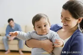​新生儿每天能抱多久？超这一时间，除了伤脊柱，智力也受影响图片