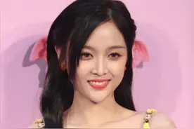 吴宣仪出席活动造型被嘲太土，捡漏杨幂代言辱华品牌，好感度暴跌图片