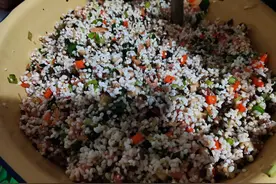 春节在家动手自制竹筒饭，我老家是这样做竹筒饭的，你们那里呢？图片