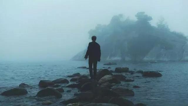 抖音里扎心伤感的句子:让男人看了心碎,女人看了流泪!