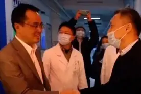 时隔122天！“黑脸”医生第一次与他们重逢图片