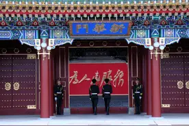 1949年，是谁把中央机关北平办公地定在中南海？图片