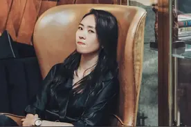 《三十而已》顾佳：百万收入中产女性，最动人的穿搭是自爱图片