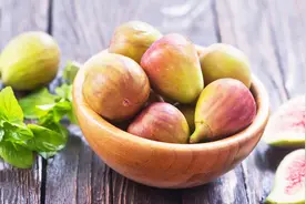 女人如果缺乏黄体酮，经常吃这几种食物，补充黄体酮还能预防增生视频封面